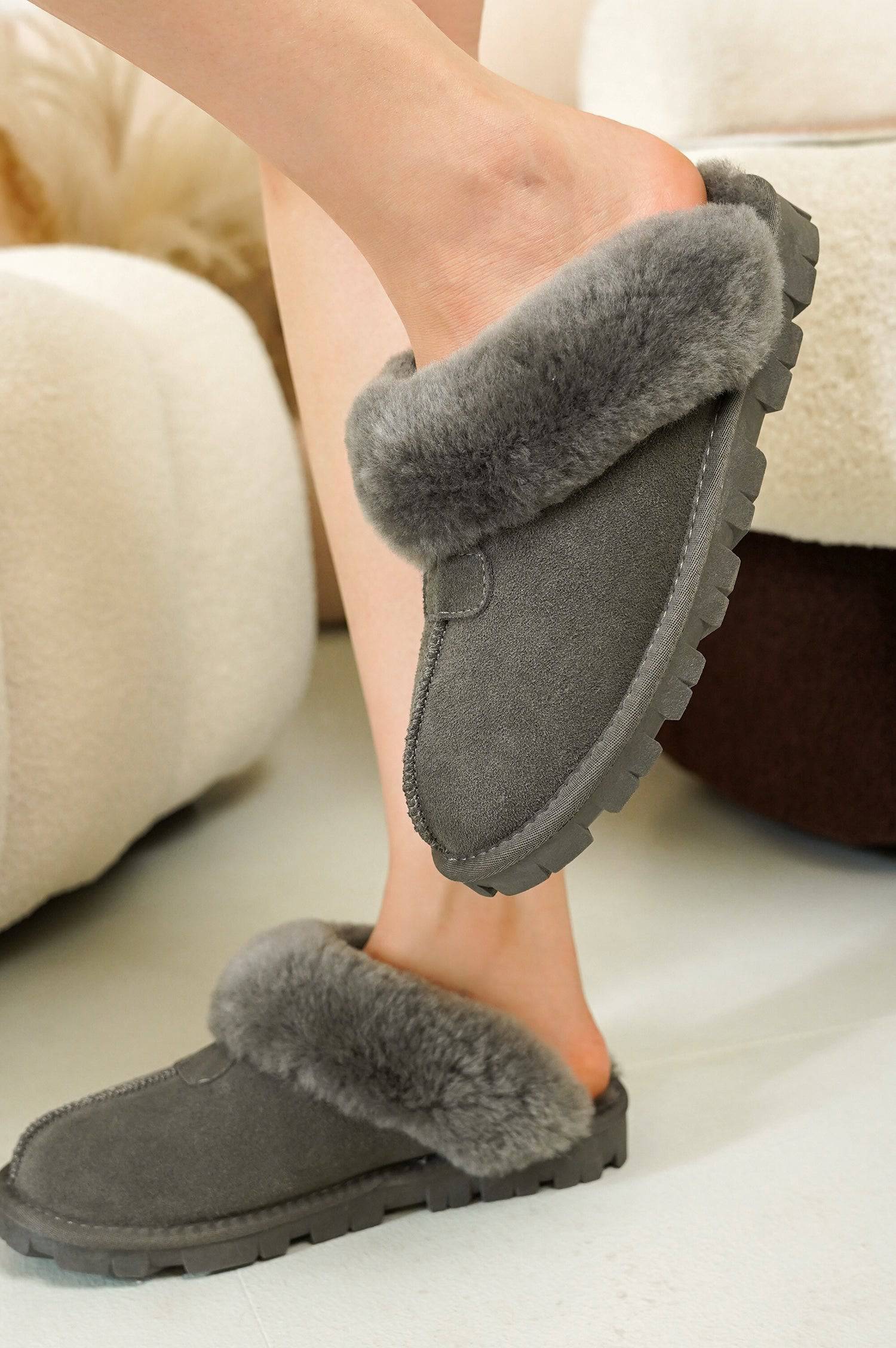 Project Cloud Hedy women's gray suede slippers with fur lining, non-slip sole, and memory foam.