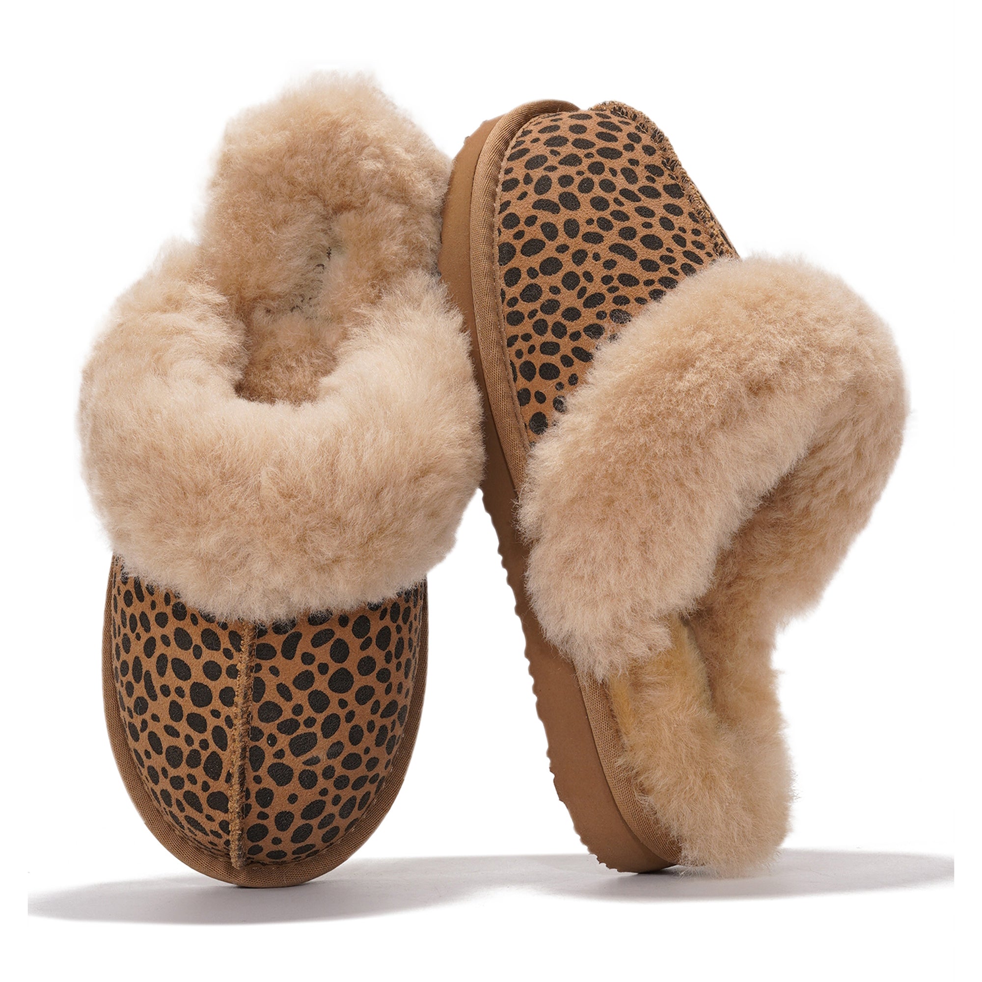 Pantuflas Henka de Project Cloud: gamuza auténtica con comodidad de piel de oveja. 