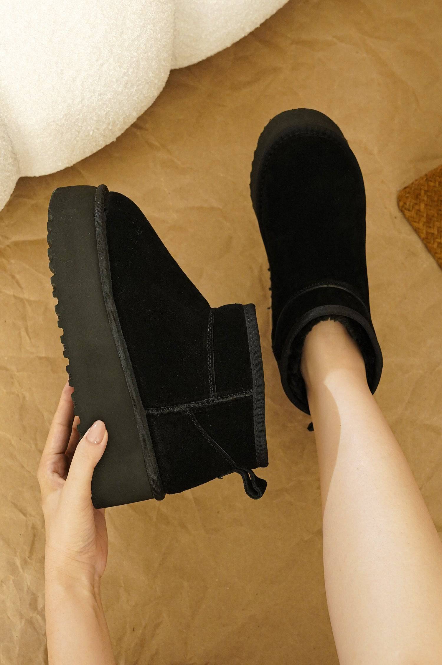 Black suede Huggy ankle boots for women with faux fur lining and platform sole. Lightweight winter boots.