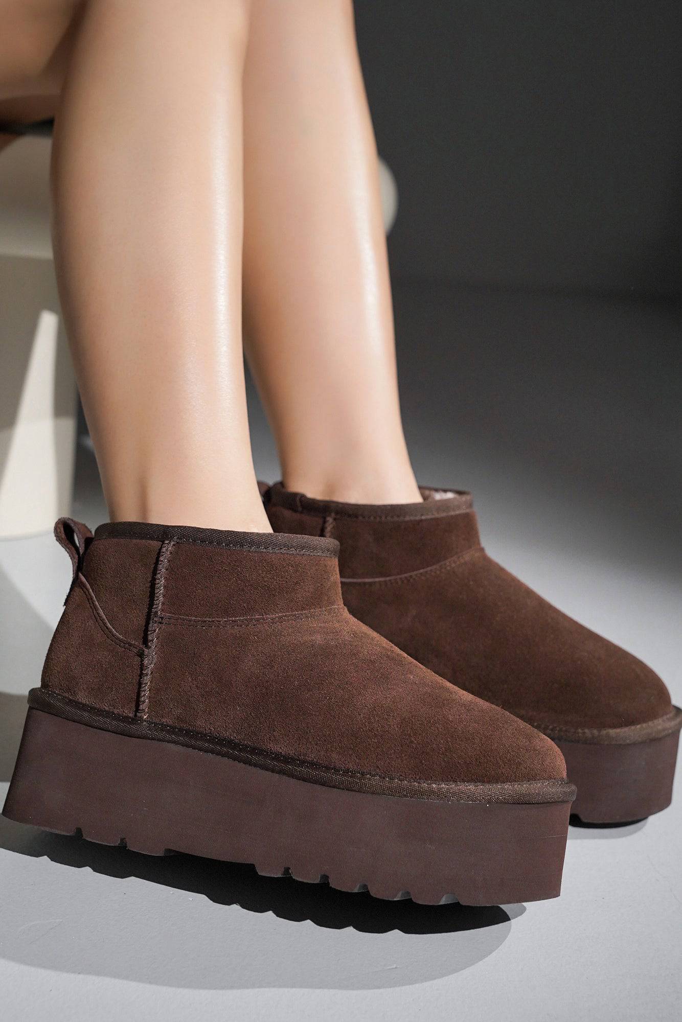 Brown suede Huggy ankle boots for women with faux fur lining and platform sole. Lightweight winter boots.
