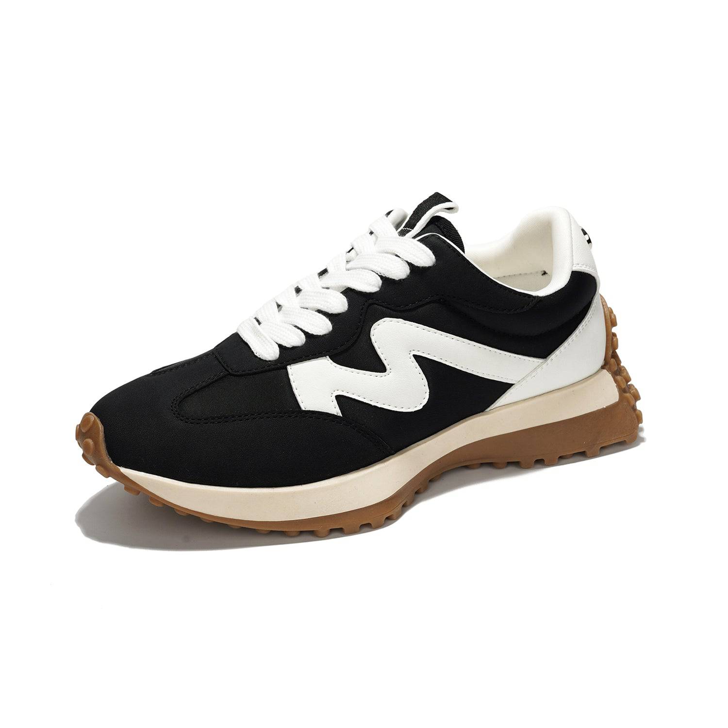 Lecco women's sneaker in black and white. Non-slip, memory foam, lace-up. Women's fashion sneakers.