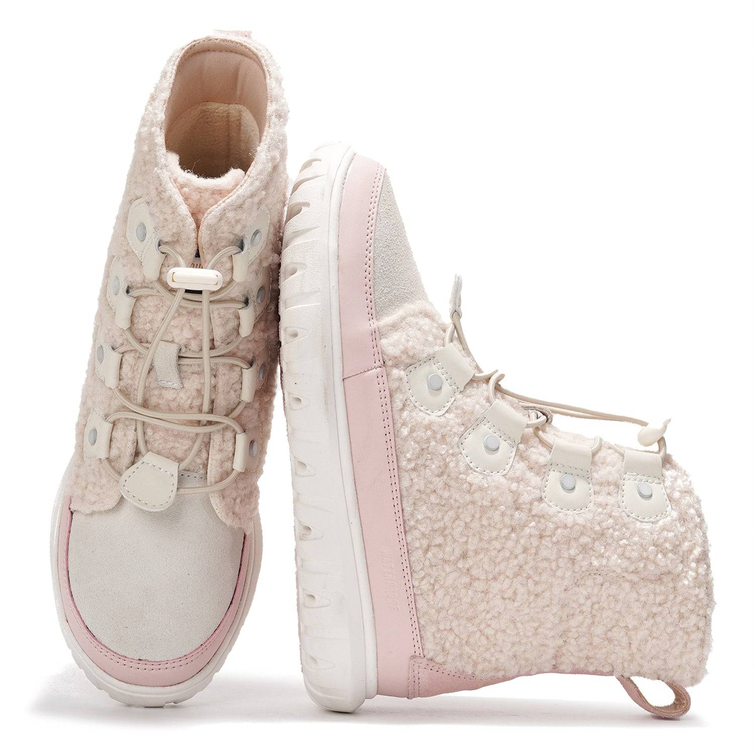 Project Cloud Leonora Snow Boots in light pink, featuring cozy sherpa-like material, suede details, and a non-slip sole.
