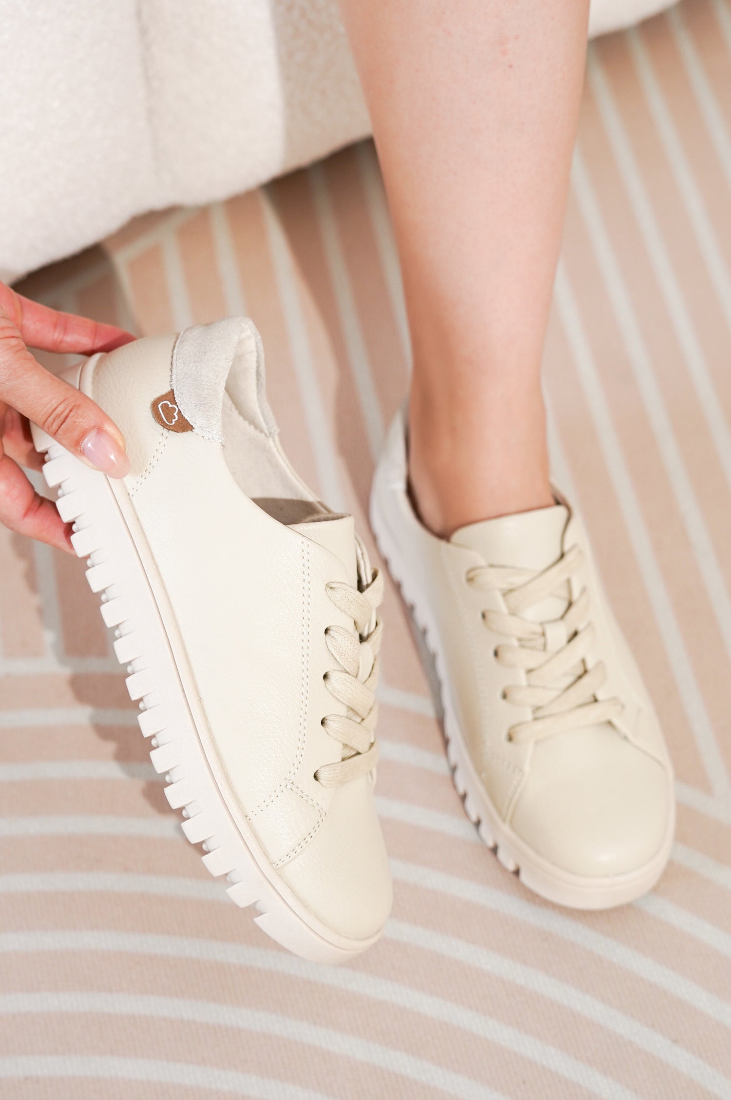 Cream Project Cloud tennis shoes, vegan leather, lace-up platform sneakers with non-slip sole, featuring brand logo.