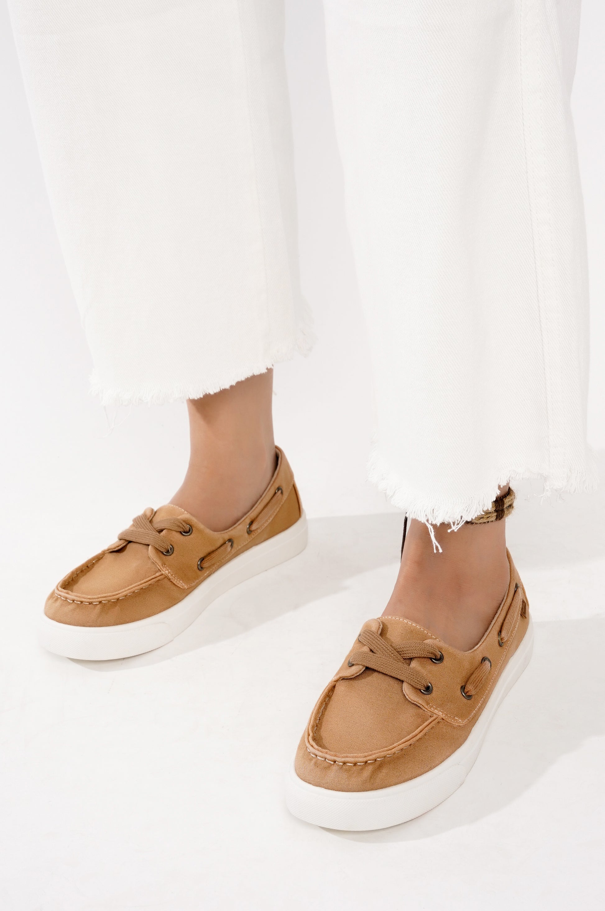 Project Cloud Seasalt women's tan canvas sneakers with white sole. Featuring ProjectPlush™ memory foam and anti-slip.