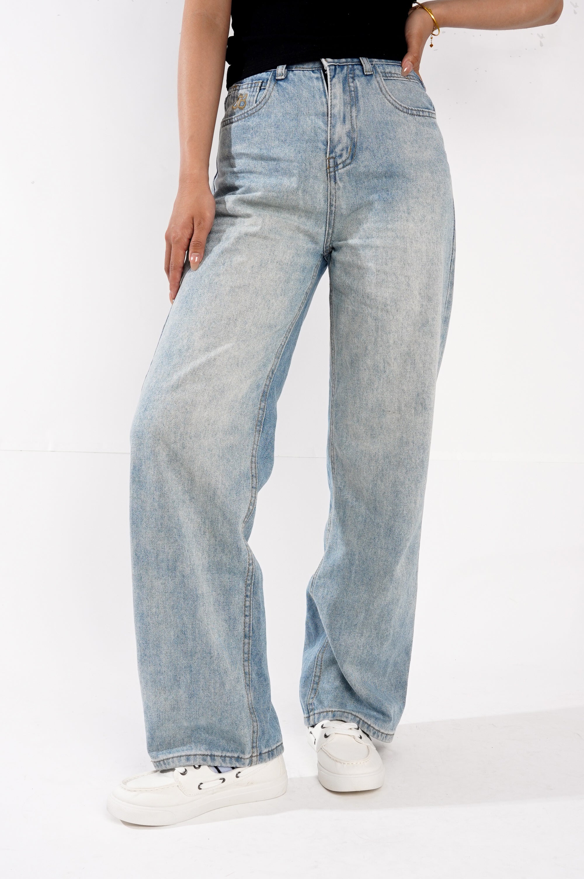 Women's white boat shoes with Project Cloud light blue jeans. Perfect for comfort and style.