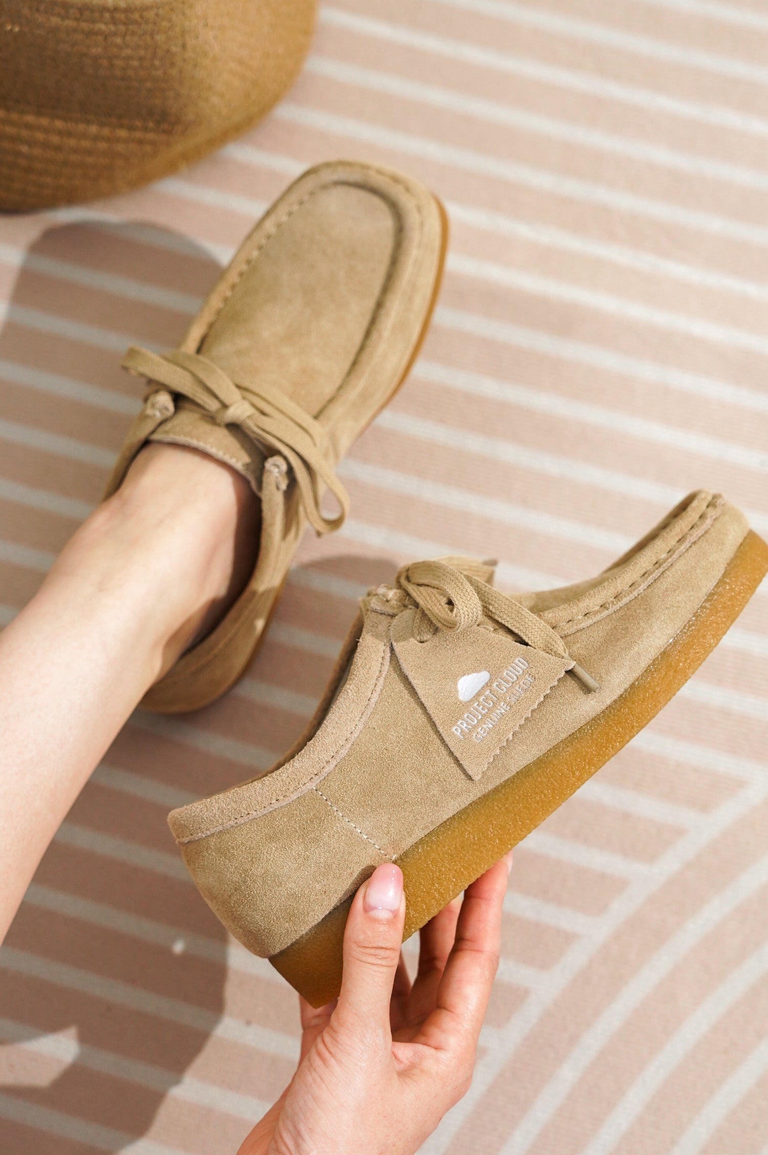 Project Cloud women's Oxford shoes in tan suede. Genuine suede label, memory foam insole, casual loafers.